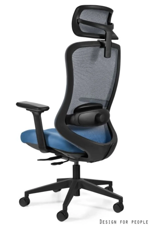 Fotel ergonomiczny tapicerowany niebieską siatką